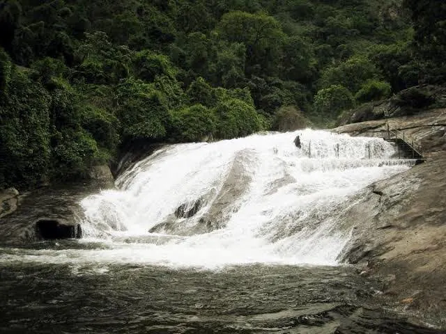 Kovai Kutralam Falls